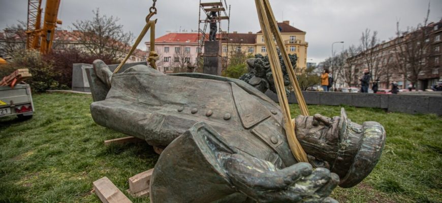 Почему снесли памятник маршалу Коневу в Чехии